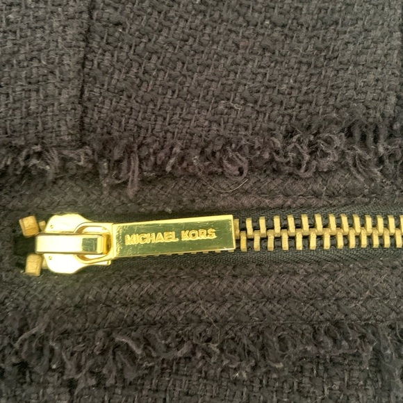 Michael Kors Blue Marine Blazer with Tailored Silhouette and Embellishments. - Picture 13 of 14